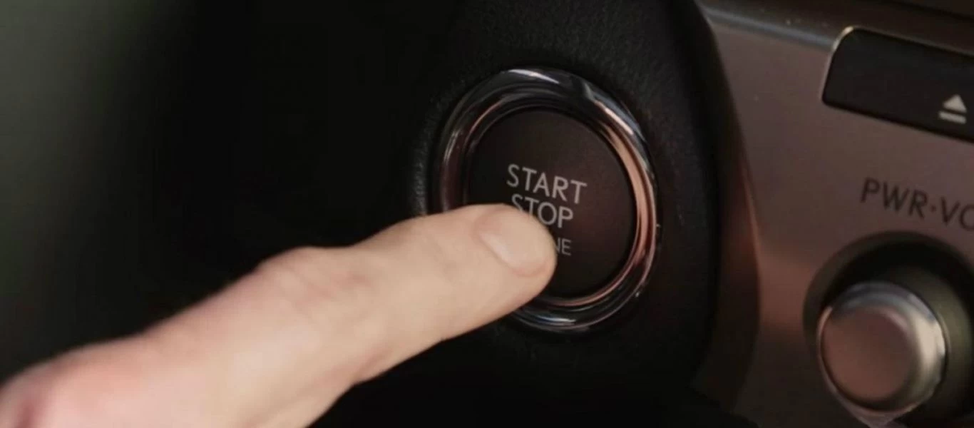 Τι θα συμβεί αν πατηθεί το Start Button όταν οδηγούμε;